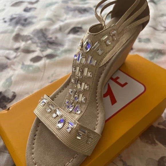 New in the box - Picture 3 of 11